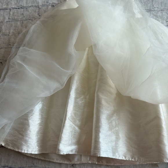 DAVID’S BRIDAL IVORY SATIN FORMAL SLEEVELESS BABY GIRLS DRESS SIZE 18 MONTHS - Picture 3 of 7